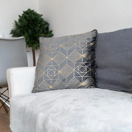 Luxury - Centre - Netflix & Wifi - 411h Apartman